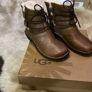 Uggs brand new in box W Caspia 1932 w/GRAV SIZE 7 GORGEOUS.